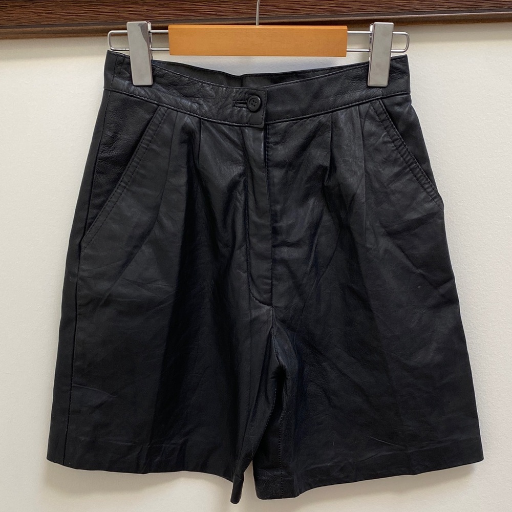 Vintage 💯 Leather High Waisted Shorts, Canadian Made, Citi, Size 8
